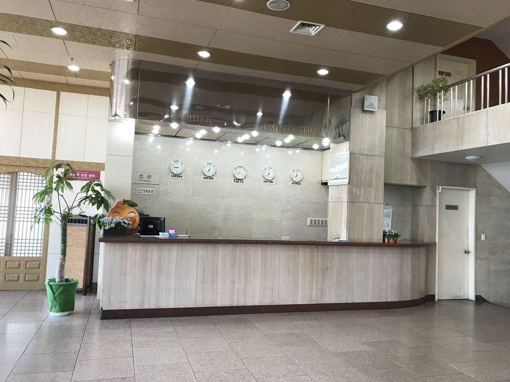 Hotel Seoul Tourist à Jeju Extérieur photo